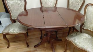 Mesa de comedor y 4 sillas antiguas