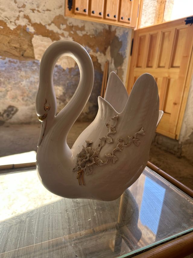 Jarrón Cisne Porcelana Blanco y Dorado