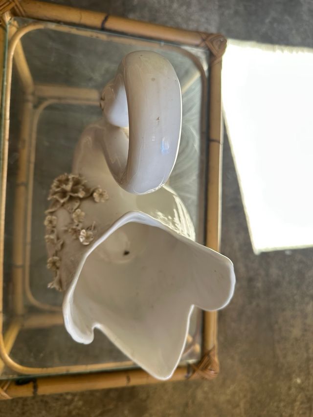 Jarrón Cisne Porcelana Blanco y Dorado