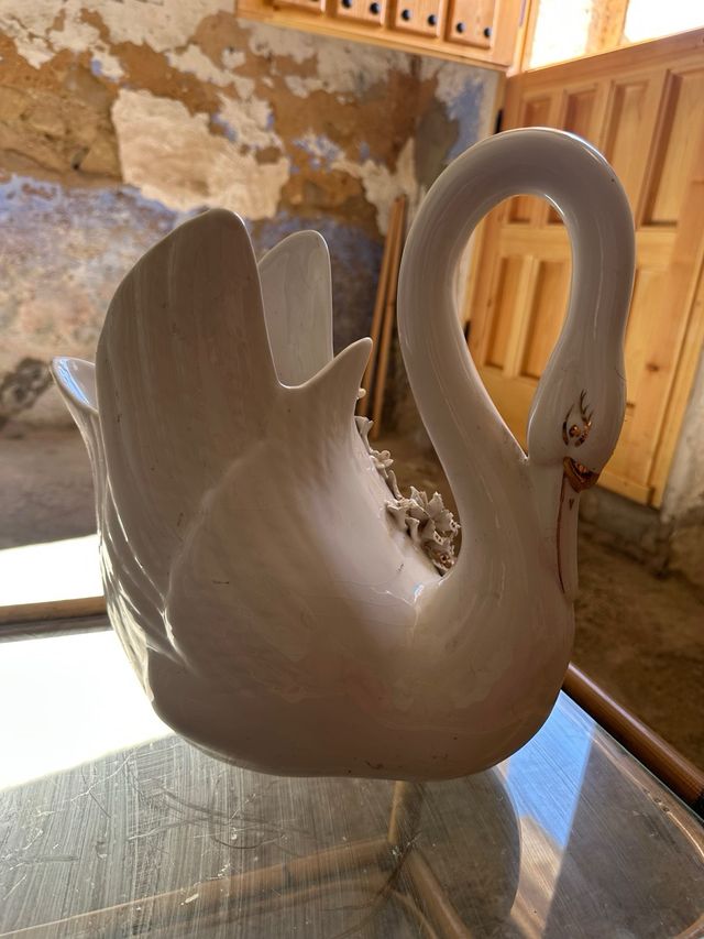 Jarrón Cisne Porcelana Blanco y Dorado
