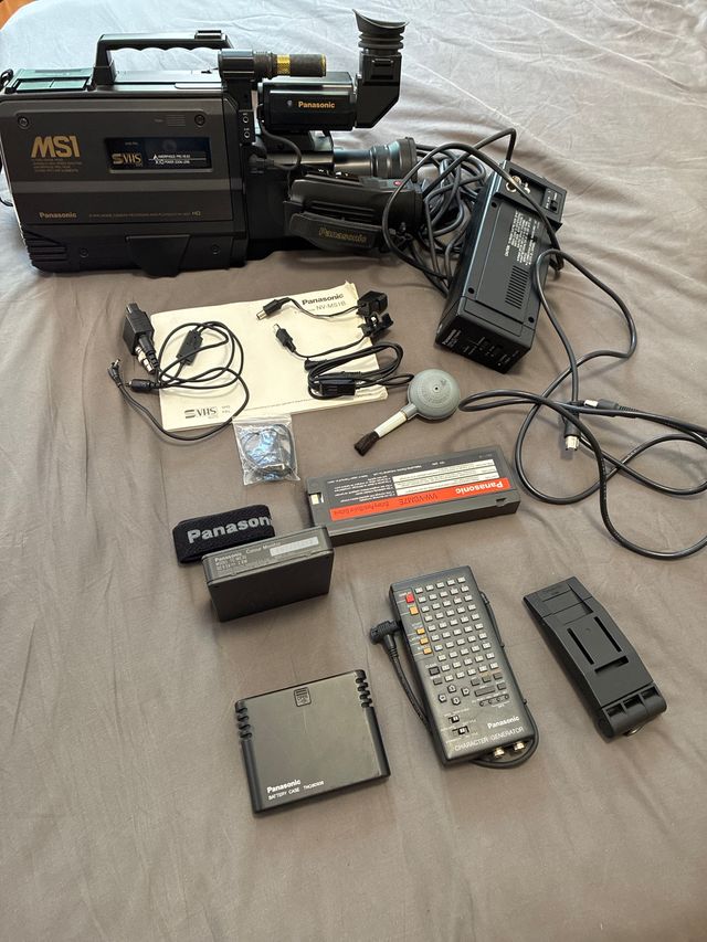 Videocámara Panasonic MS1 + Accesorios