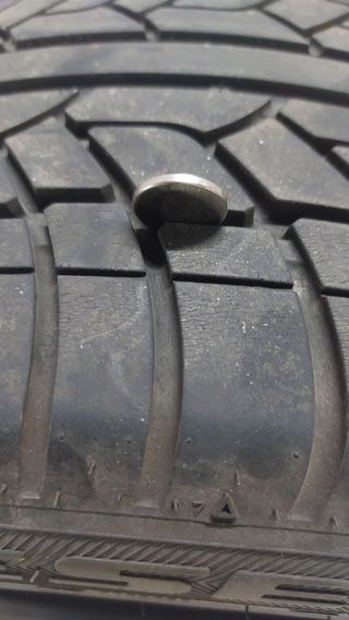 Neumático 275/40R20