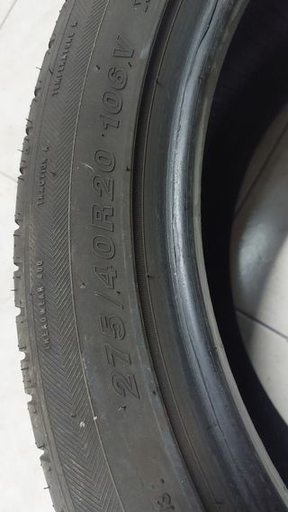 Neumático 275/40R20