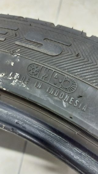 Neumático 275/40R20