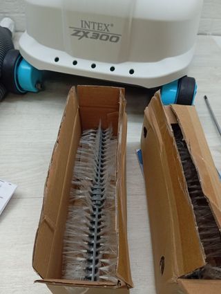 Aspirador limpiafondos Intex ZX300