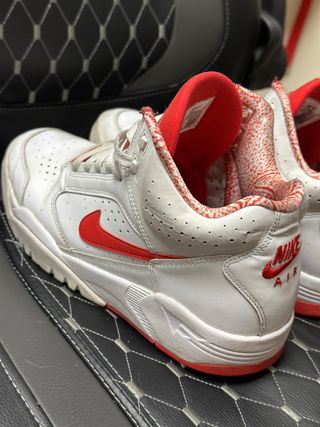 Zapatillas Nike Air Blancas y Rojas