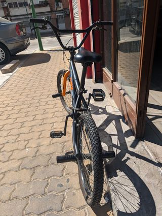 Bicicleta BMX infantil