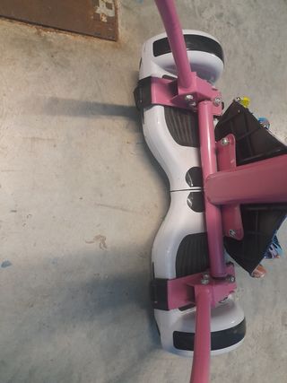 Patinete eléctrico con asiento y luces en ruedas