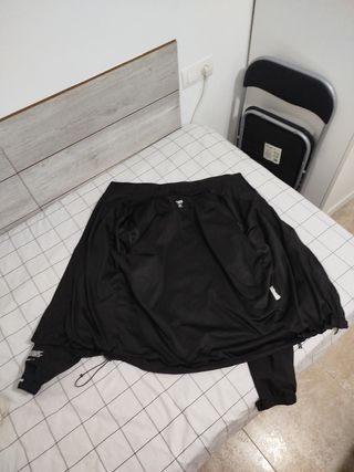 Cortavientos negro sin estrenar