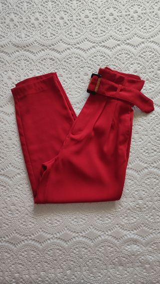 Pantalón de vestir rojo con cinturón (T.34)