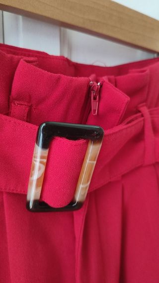 Pantalón de vestir rojo con cinturón (T.34)