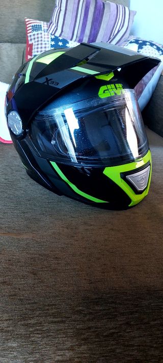 Casco de moto Givi X33 negro y amarillo