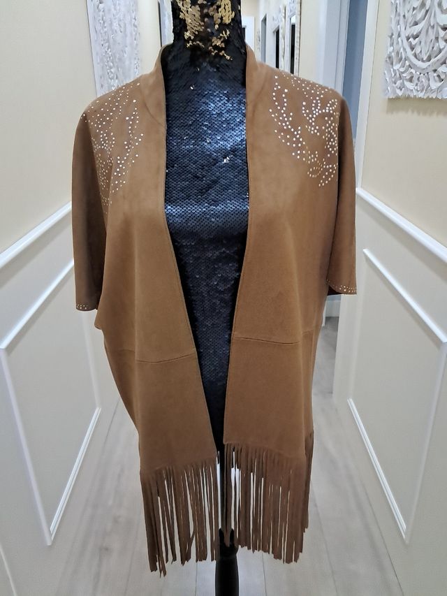 Chaleco de mujer con flecos