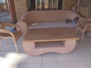 Conjunto sofa mesa y sillas