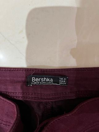 Pantalón vaquero Bershka granate