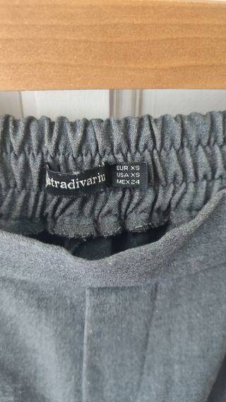 Pantalón de vestir gris oscuro (T. XS)