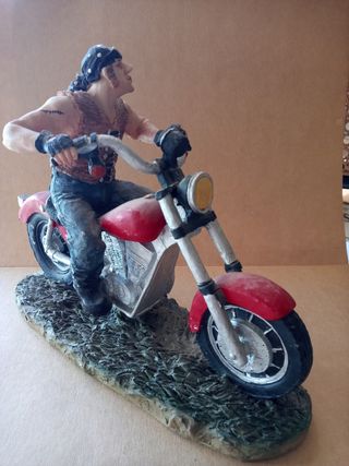 Figura Motero en Moto Harley Davidson.24largo17cmA