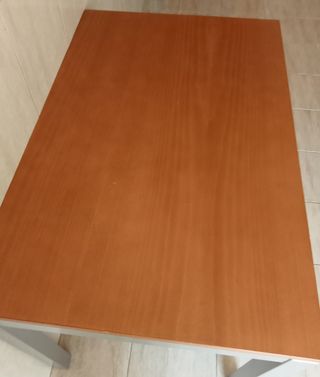 Mesa de cocina extensible madera y metal.