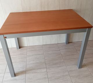 Mesa de cocina extensible madera y metal.