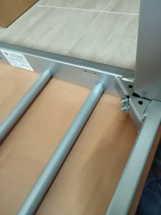 Mesa de cocina extensible madera y metal.