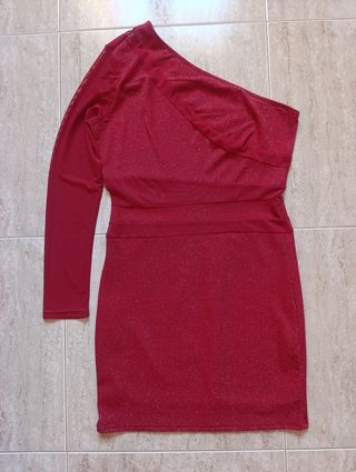 Vestido rojo brillante de un hombro