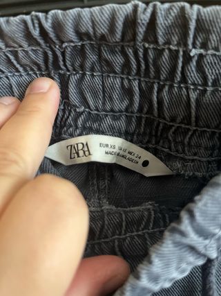 Pantalón Zara gris