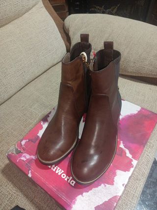 Botines de cuero marrón