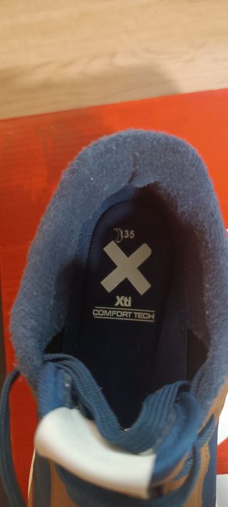 Zapatos casuales Xti marrones y azules