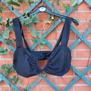 Top bikini negro escote V