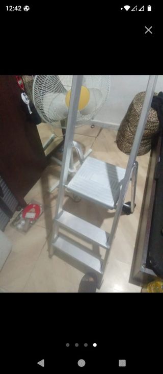 Escalera de aluminio plegable