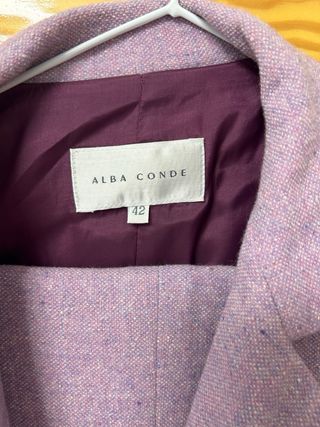 Traje de chaqueta y pantalón ALBA CONDE morado
