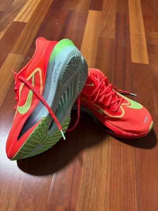Zapatillas Nike Running Verdes y Rojas