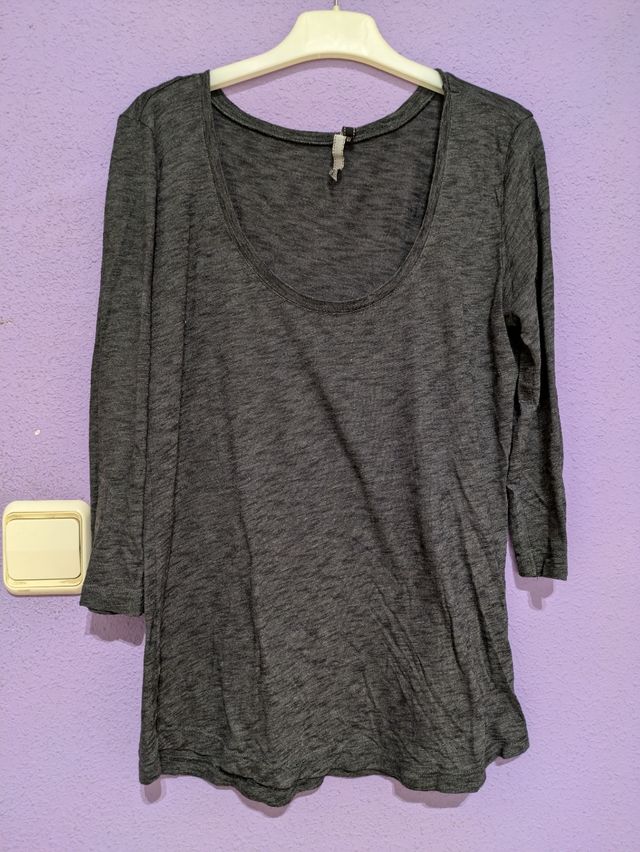 T-shirt nera Stradivarius con manica a 3/4