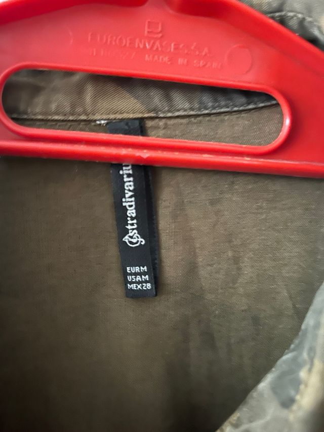 Camisa militar Stradivarius verde militar