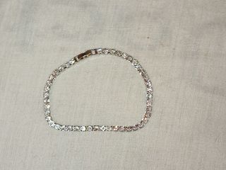Pulsera de plateada con diamantes