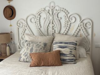 Cabecero de mimbre en color blanco cama matrimonio