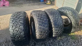 Ruedas 4x4 bf goodrich 315/75/16
4 ruedas 
