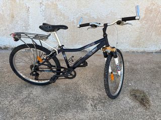 Bicicleta de montaña negra