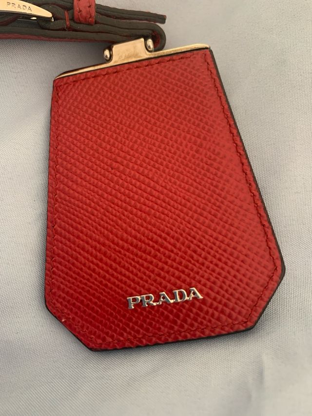 Etiqueta Prada Roja Bolso
