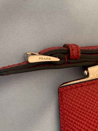 Etiqueta Prada Roja Bolso