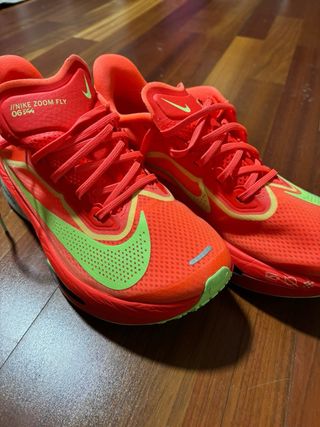 Zapatillas Nike Zoom Fly Rojas y Verdes