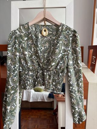 Blusa estampada verde y multicolor
