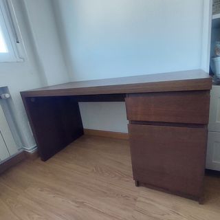 Escritorio Ikea Malm Wengué sin uso