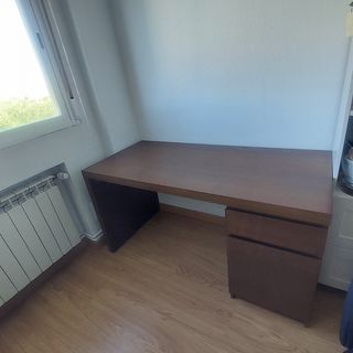 Escritorio Ikea Malm Wengué sin uso