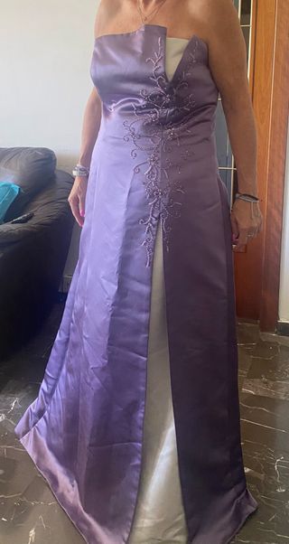 Vestido de fiesta morado y beige y foulard