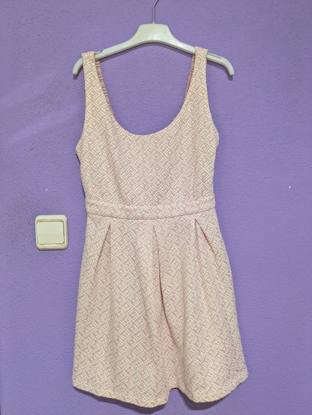 Abito rosa con stampa geometrica