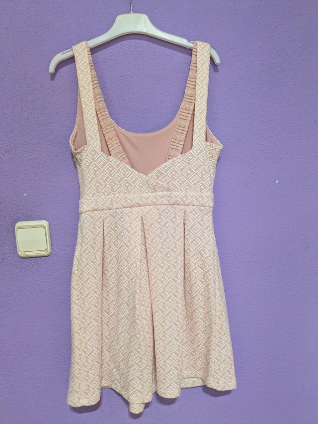 Abito rosa con stampa geometrica