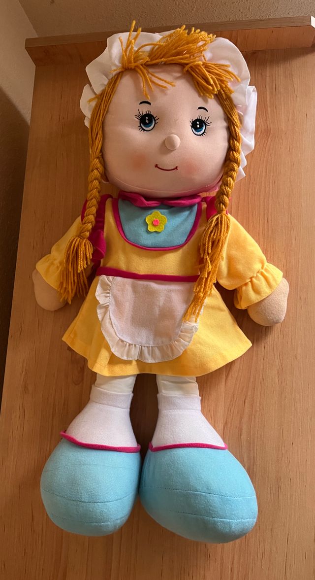 Muñeca de peluche grande