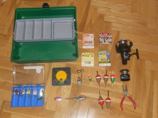 LOTE DE MATERIAL DE PESCA N4. VER FOTOS.         