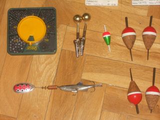 LOTE DE MATERIAL DE PESCA N4. VER FOTOS.         